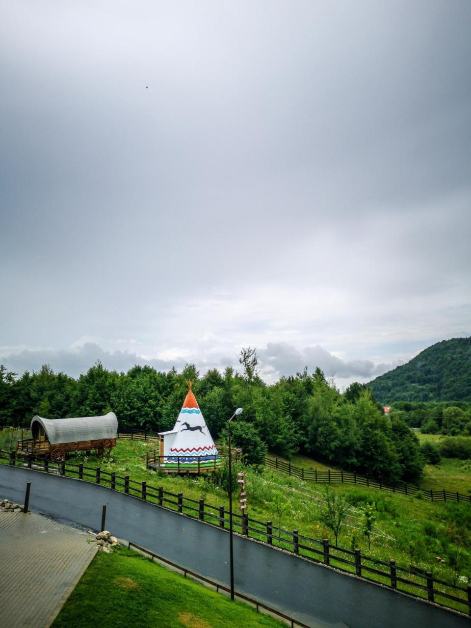 מלון Rîşnov Maggie'S Ranch מראה חיצוני תמונה